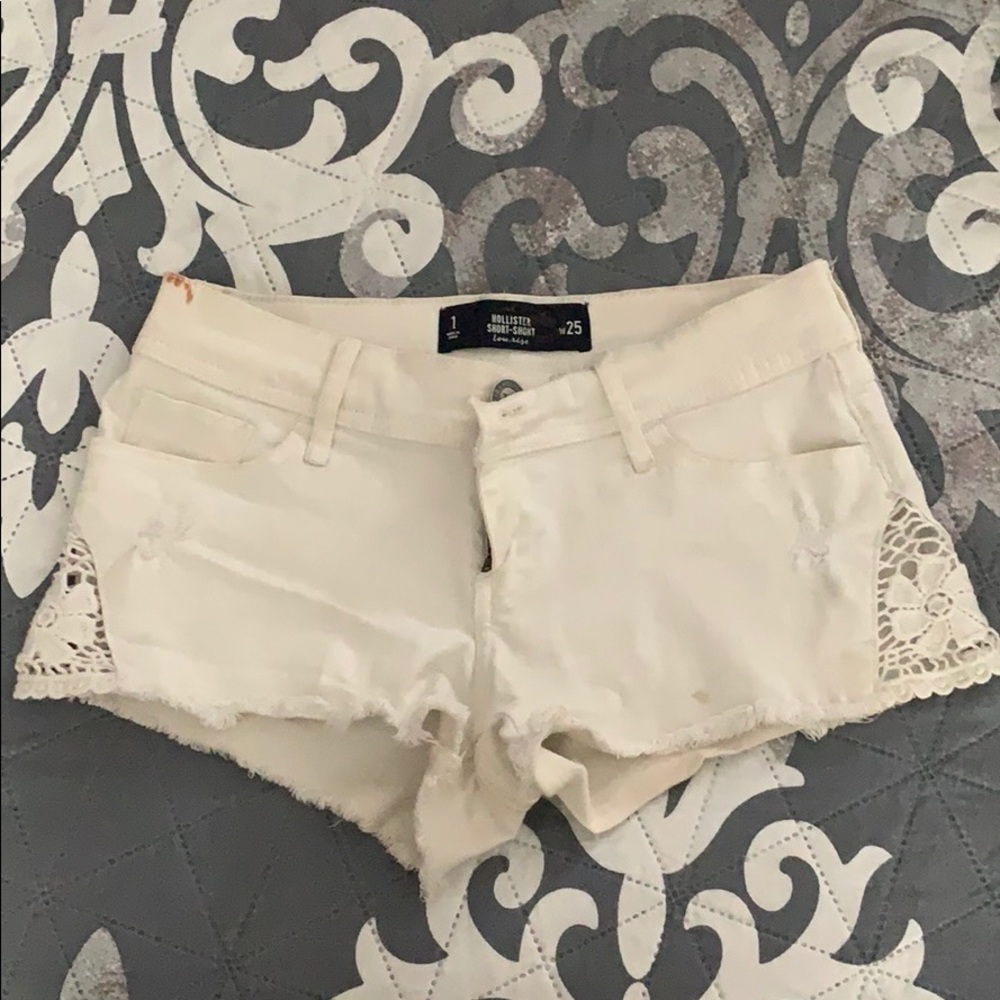 Low-waist short shorts